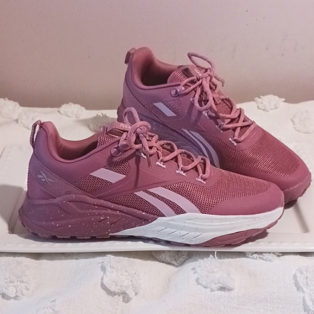 REEBOCK Sneaker 👟 9.5  Mauve. *New*